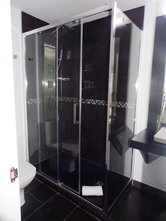 Los Amigos Vip Rooms มาดริด ภายนอก รูปภาพ